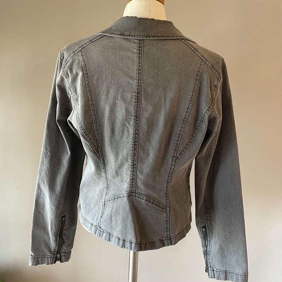 Isaac Mizrahi live moto Ryder denim stretch jacket grey diagonal zipper front 6 - Picture 7 of 13